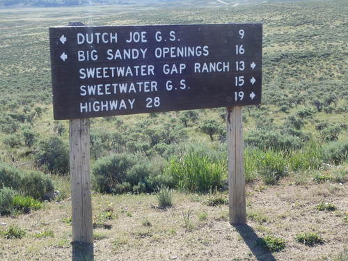 GDMBR: This is a sign at a T-Intersection that includes Farson Rd (which leads to Farson, WY) and the Lander Cutoff Trail Rd (which connects Boulder and South Pass). We're heading (right/east) for Hwy 28 (at South Pass).